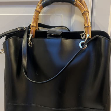Borsa nera Caroll con manici in bambù
