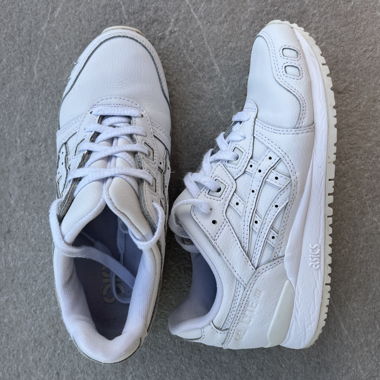 ASICS Sneakers