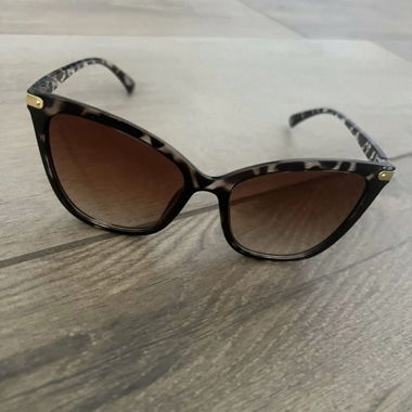 Lunettes de soleil pour femme à œil-de-chat jamais portées
