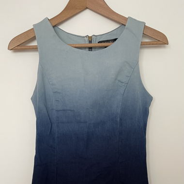 Neues Etuikleid im Ombre Denim Look
