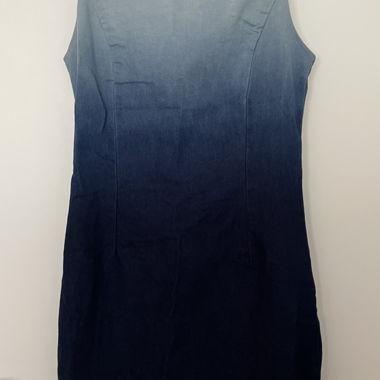 Neues Etuikleid im Ombre Denim Look