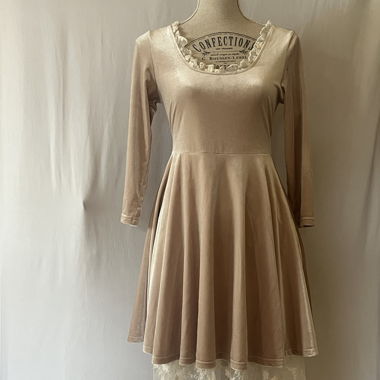 Samtkleid von Ester Elenora