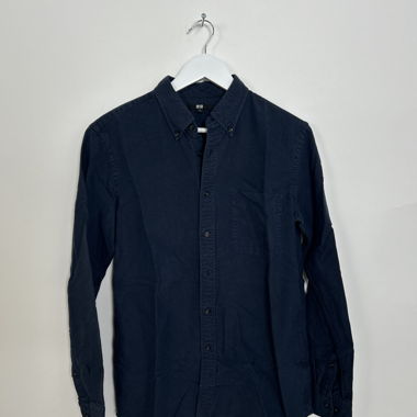 UNIQLO Navy-Baumwollhemd mit Knopfleiste