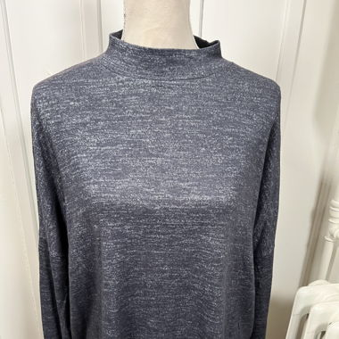 Pull noir, gris foncé