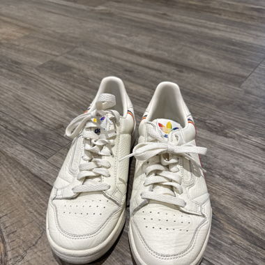 Adidas - „love unites“ Sneaker