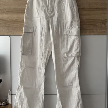 Weisse Cargo-Hose mit Seitentaschen