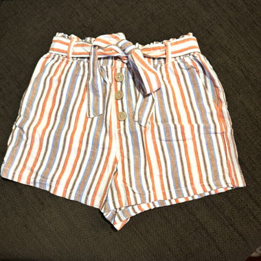Kurze Leinen Shorts