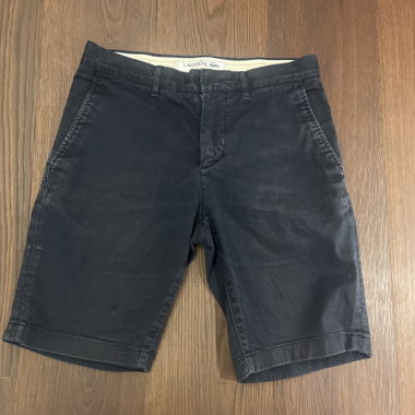 Schwarze Lacoste-Shorts