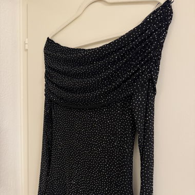 Shiny black dress 