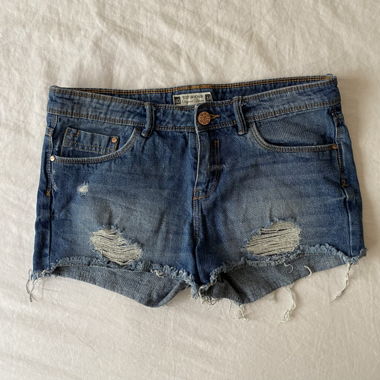 Short en denim déchiré