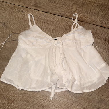 Top cropped bianco Ginatricot