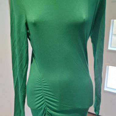 Grünes Langarmkleid