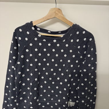 Gepunkteter Pullover