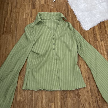 Blusa verde a coste con maniche lunghe