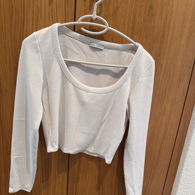 Top corto Bershka a maniche lunghe