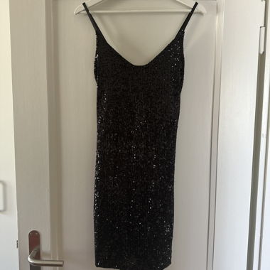 Schwarzes Paillettenkleid