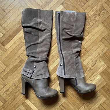 Stivaletti in suede marrone/grigio dallo stile Y2K