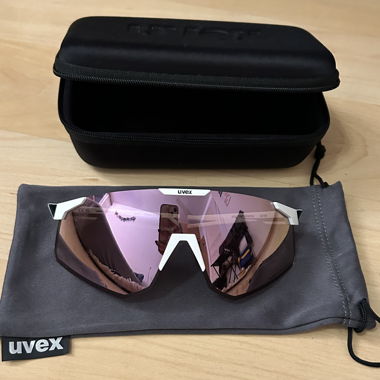 Lunettes de soleil de sport Uvex avec étui rigide
