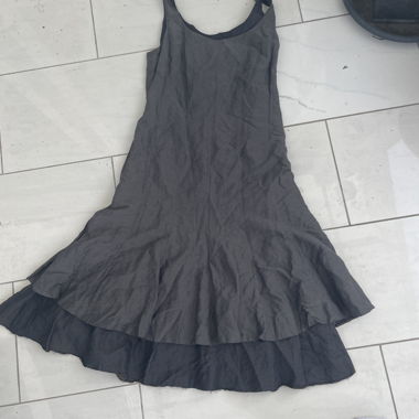 Vestito grigio fluente
