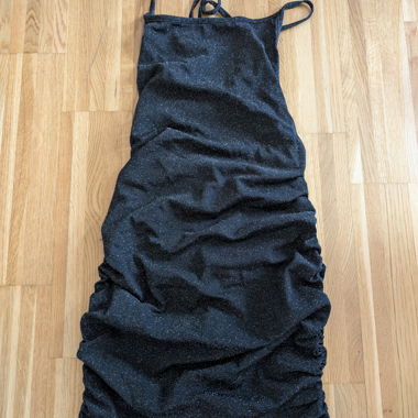 Abito Nero Con Glitter E Schiena Scoperta