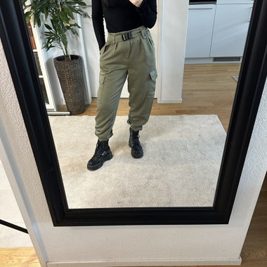 Pantaloni cargo Guess