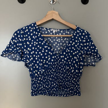 Süßes Crop Top mit V-Neck
