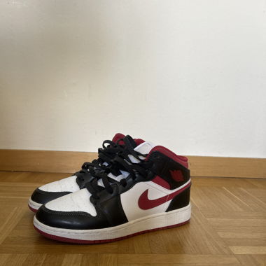 Air Jordan 1 mid