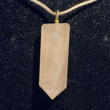 Collana con ciondolo in pietra