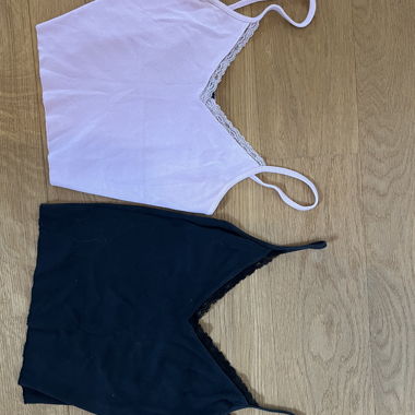 Set aus 2 Tops mit Trägern BRANDY MELVILLE