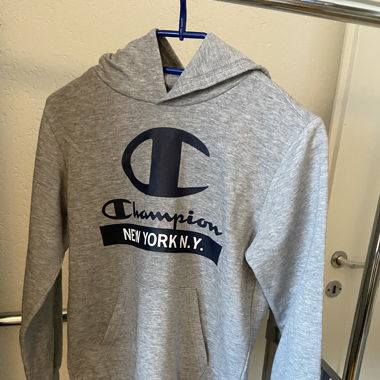 Pullover in sehr gutem Zustand Grösse 11-12 Jahre.