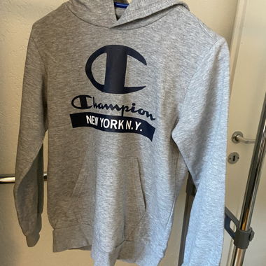 Sweater in very good condition size 11-12 years.