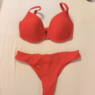 Red ribbed bikini set