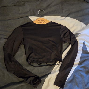 Maglione crop top nero sottile
