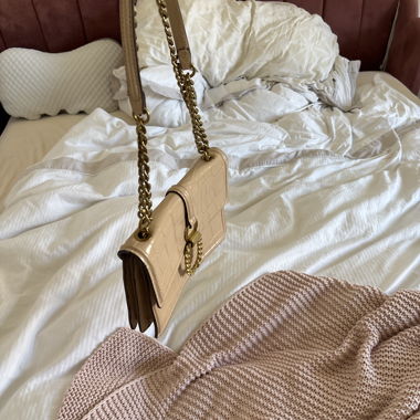 Borsa beige con catena