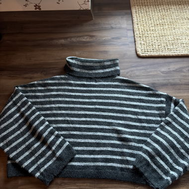 Kurzer Pullover