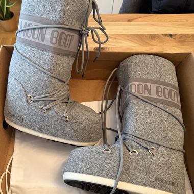 Moon boot NEUVE taille 35-38