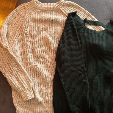 Set of 2 women's sweaters