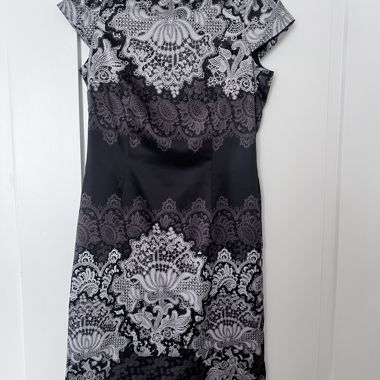 Esprit Kleid schwarz/weiss