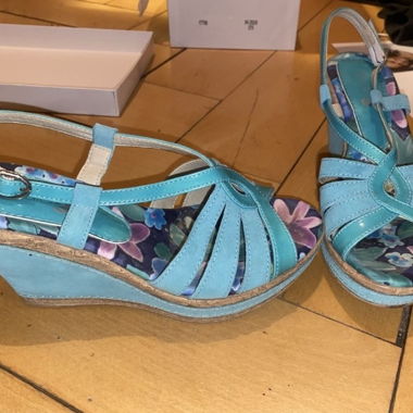 Sandali con zeppa blu