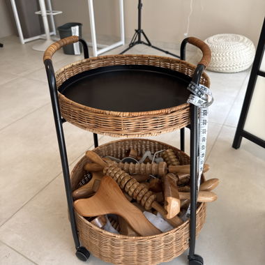 Carrello portaoggetti con ruote e due cestini intrecciati SENZA CONTENUTO