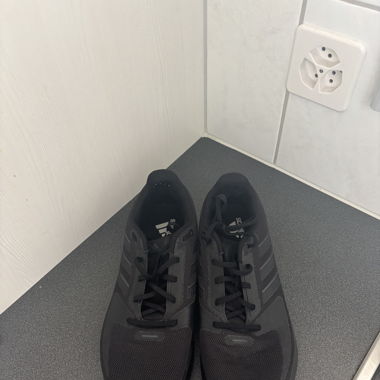 Nike Sport & Gym-Schuhe (All Black) US 9.5 / EU 43