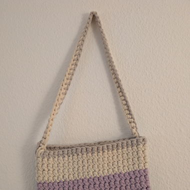 Borsa all’uncinetto rosa-grigio-beige