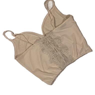 Top con dettaglio in pizzo