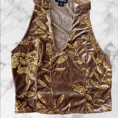 Top marrone con paillettes PrettyLittleThing