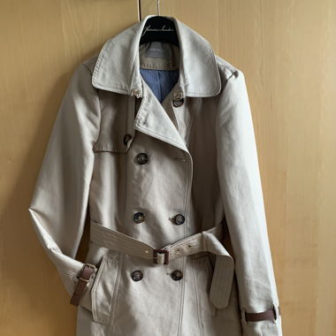 Edler, kurzer Trenchcoat mit Lederdetails (Imitat)