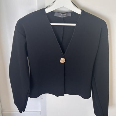 Blazer nero con bottoni
