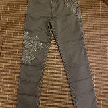 Beige/grey jeans with floral details