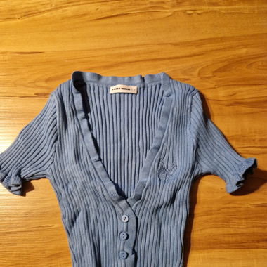 Blaues Shirt