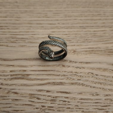 Bague serpent en métal