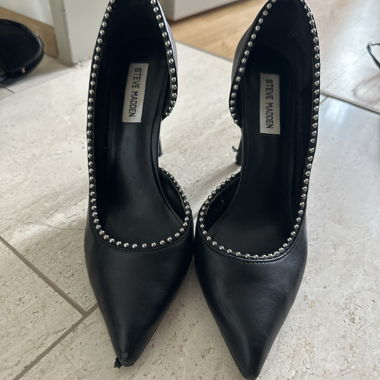 Steve-Madden-Plateau-Pumps mit Nieten